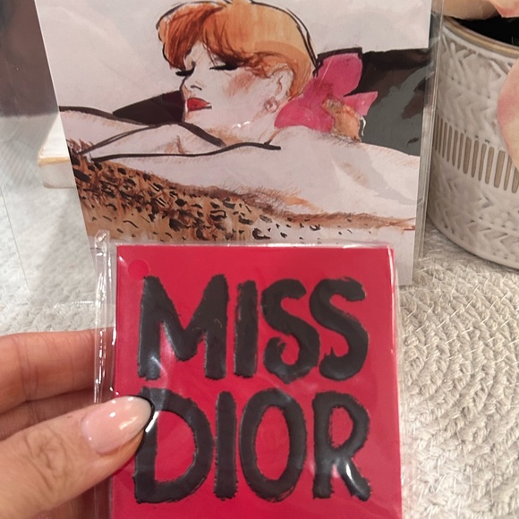Bundle Miss Dior Novelty/GWP Sticky Notepad with 2 Dior Postcards & Zipper Pull - Picture 4 of 9